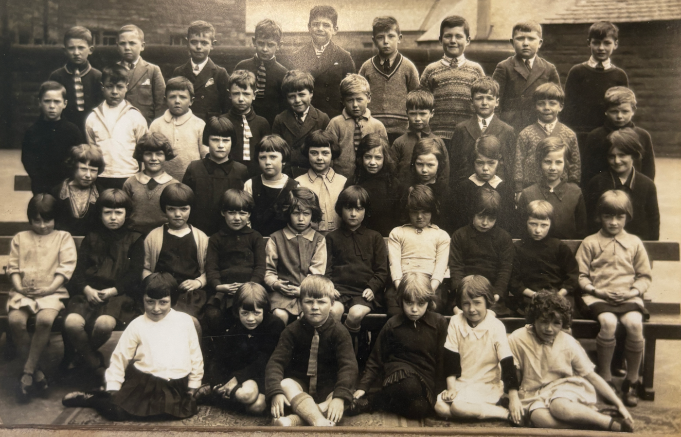Old black and white photo of school children in front of Norton Park Edinburgh